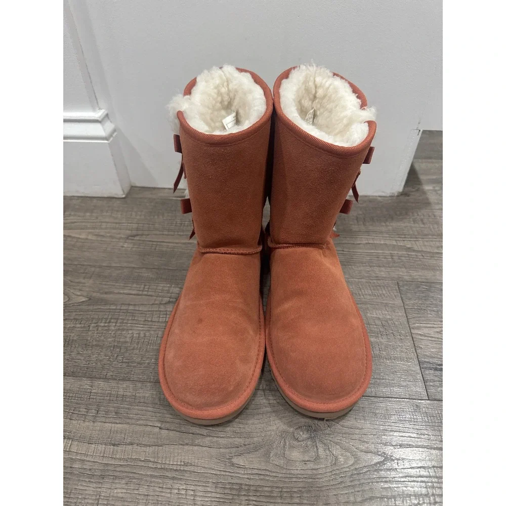 Koolaburra by UGG Victoria Short Burnt Orange Suede Bow Boots 1015874 Mens 8